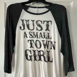 Just A Small Town Girl Lightweight top, Off-White/Dark Grey